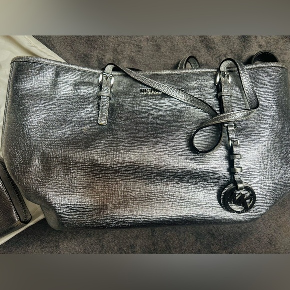 Authentic Michael Kors purse with wallet - Picture 2 of 14